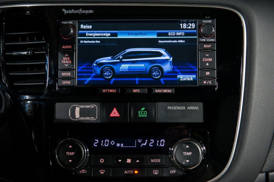 Mitsubishi Outlander PHEV 2012 года  (фото 32 из 48)